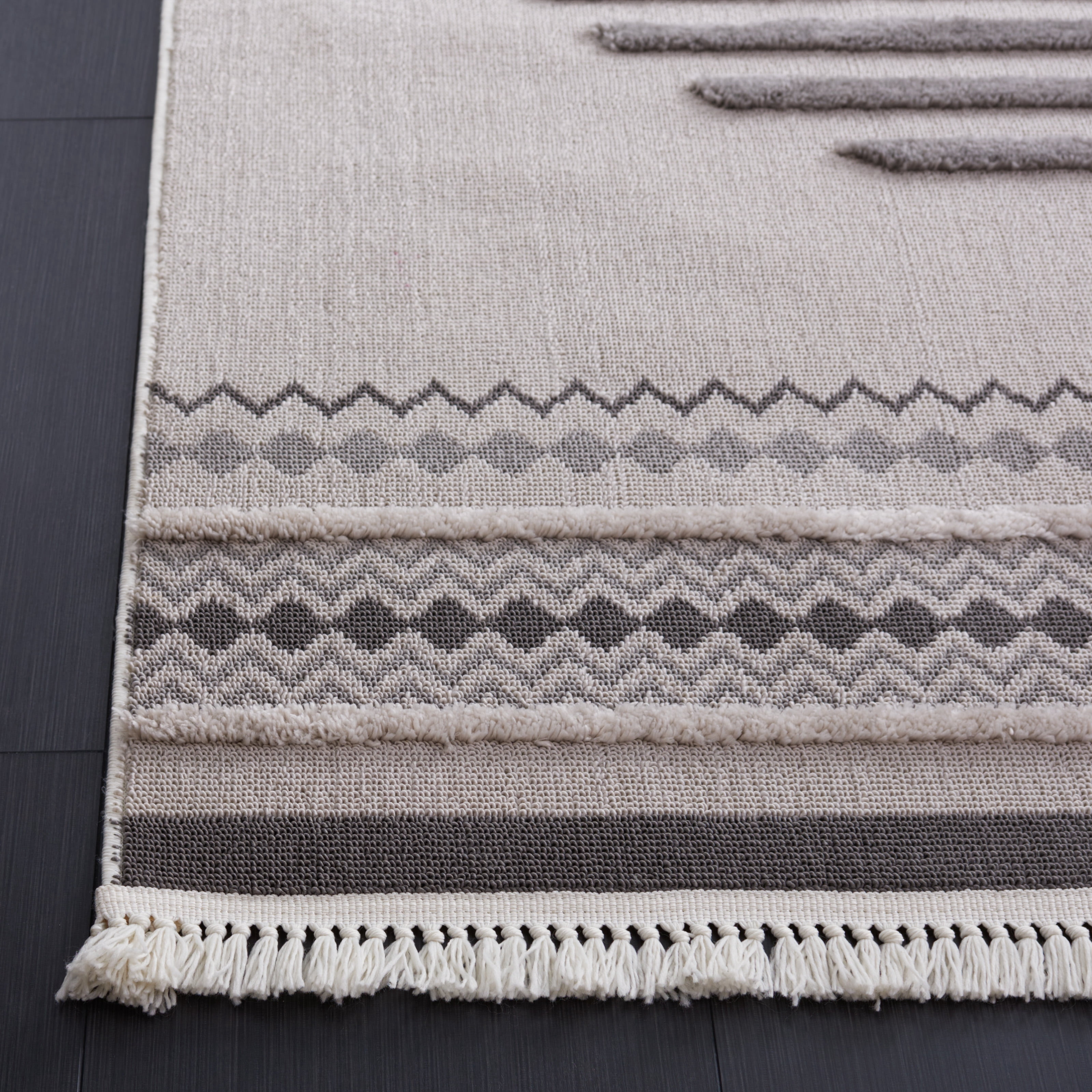 SAFAVIEH Urban Thornton High Low Circle Striped with Fringe Area Rug, Grey/Light Grey, 6'7" x 6'7" Square