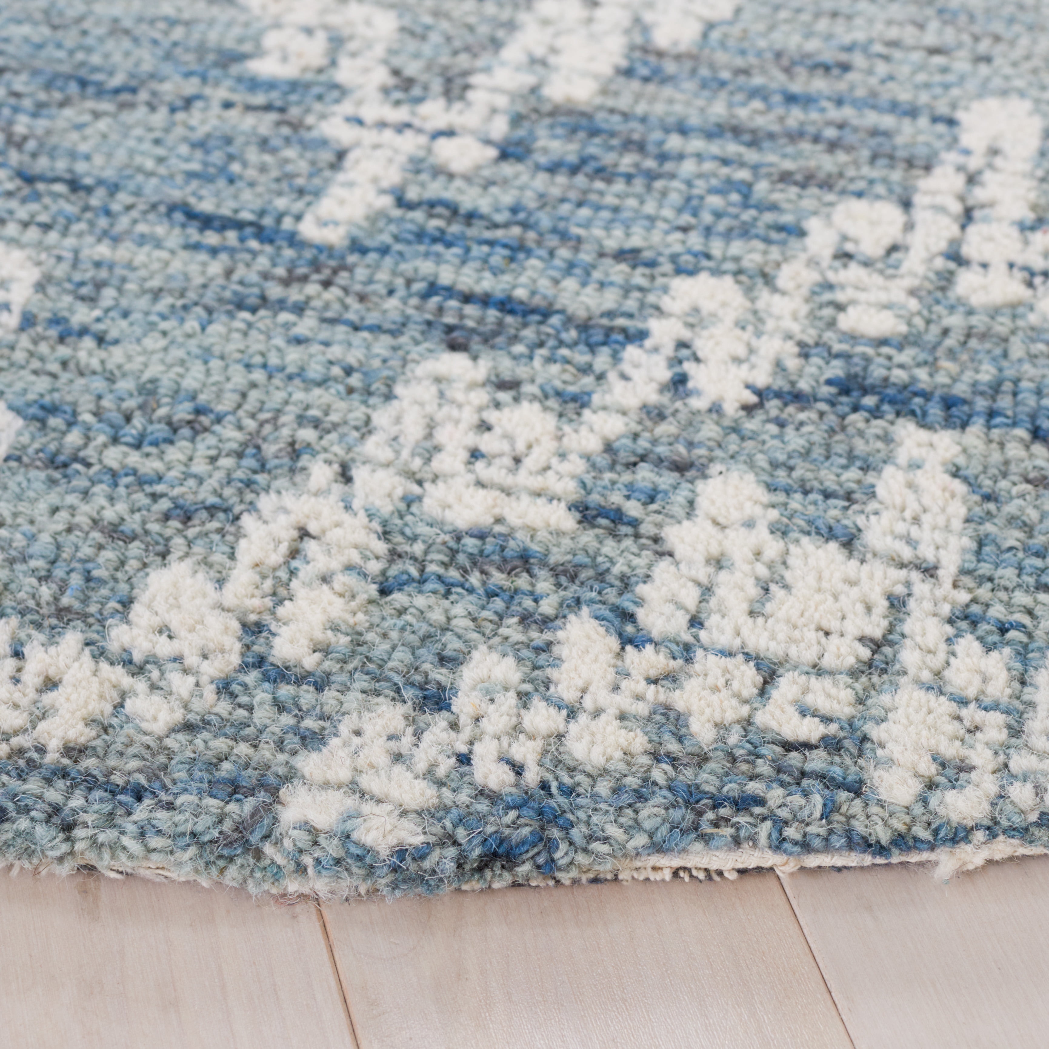 SAFAVIEH Metro Xaviera Diamond Area Rug, Natural/Blue, 6' x 6' Round