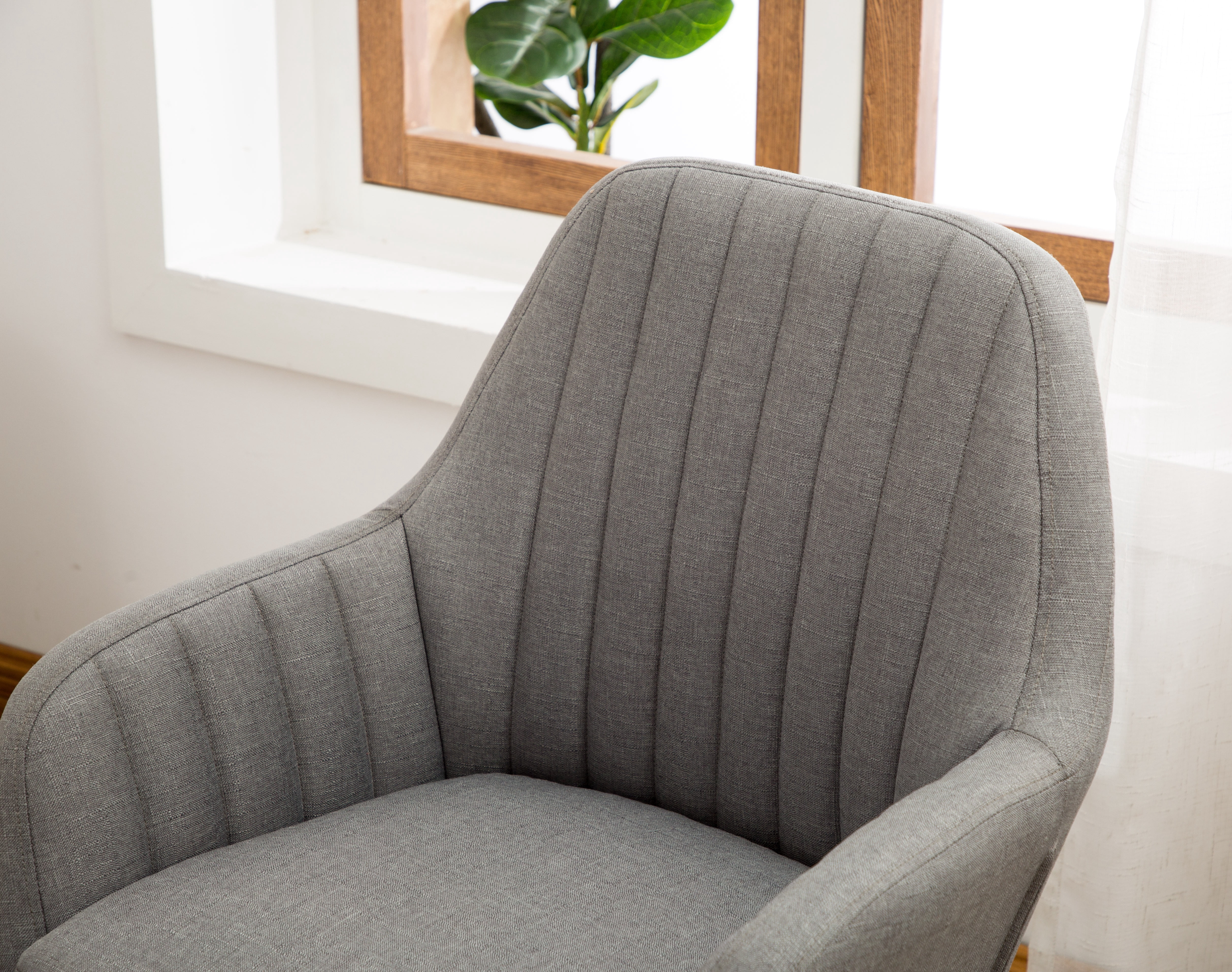 Roundhill Furniture Tuchico Contemporary Fabric Accent Chair in Gray