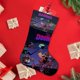thumbnail image 4 of Los Doomies Tema: Calcetines de Navidad, fino lino blanco para colgar en escaleras y chimenea, decoración navideña para el hogar, regalo de Navidad. 45cm × 32cm, 4 of 5