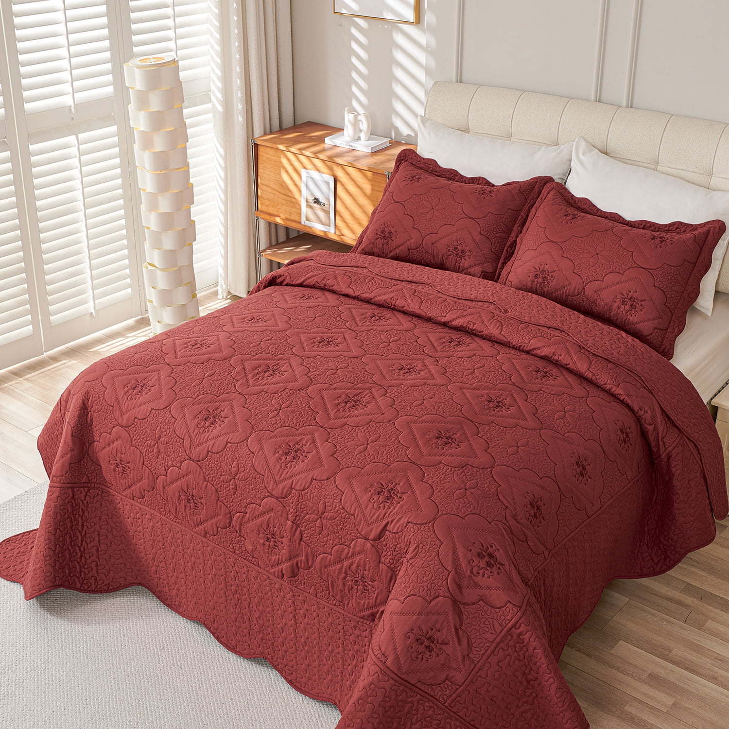 Evenhug Floral Embroidery Quilt Set,3-Piece King Diamond Floral Pattern Bedding Set,Soft Lightweight Bedspread for All Season(Burgundy,102"x90")
