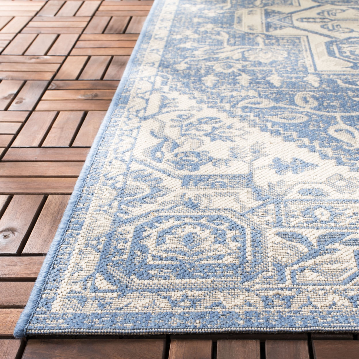 SAFAVIEH Beach House Jose Geometric Indoor/Outdoor Area Rug Cream/Blue, 6'7" x 6'7" Square