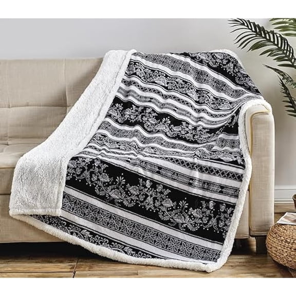 FAITH, HOPE, LOVE HOME DÉCOR Amor Eterno Be Mine Love Collection Heart Ultra Plush Throw Blanket (50" x 60") with Sherpa Backing – Odelia