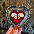 thumbnail image 3 of Grabado Flor Corazón Cráneo Estatua Resina Artesanía Miedo Horror Esqueleto Estatuilla Adorno Gótico para Gabinete Sala Estante Bar Decoraciones Sunnimix estatua de amor, 3 of 7