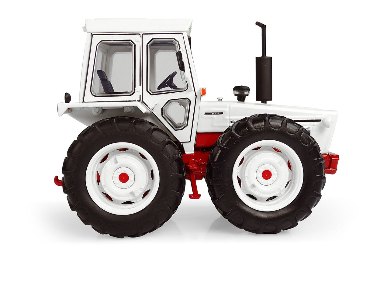 UH COUNTY 1174 TRACTOR 1/32 SCALE NEW IN 