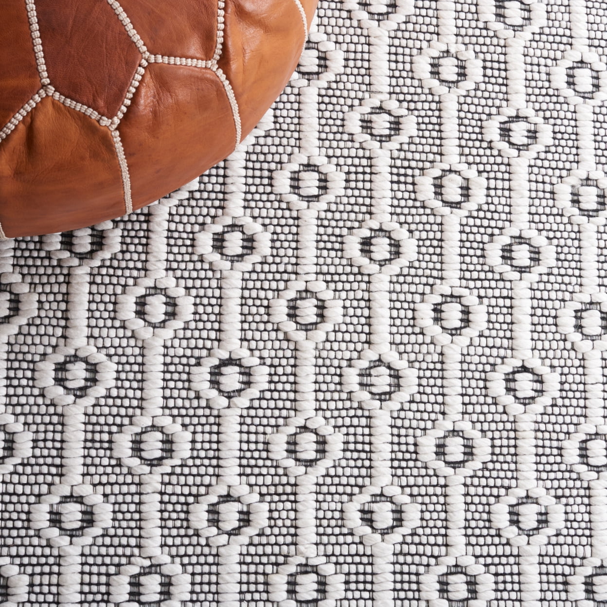 SAFAVIEH Marbella Ombre Diamond Area Rug, Ivory/Black, 8' x 10'