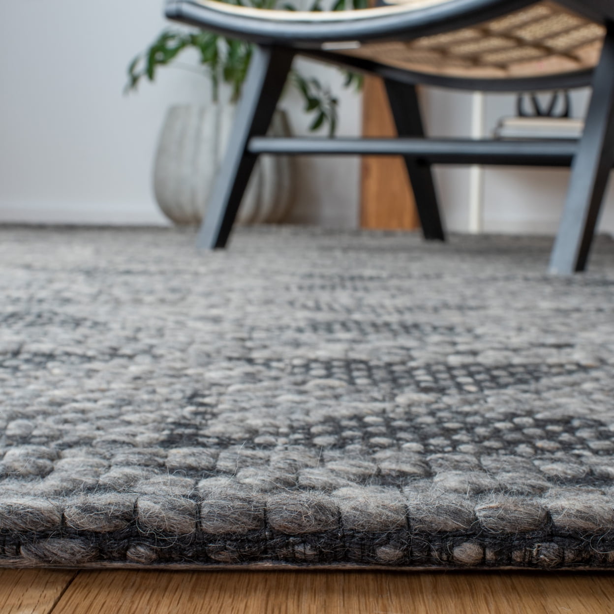 SAFAVIEH Marbella Matilda Diamond Area Rug, Dark Grey, 7' x 7' Round