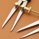 thumbnail image 3 of CALIDAD DE CARPINTERO: este compás de lápiz es una herramienta de precisión de calidad de carpintero hecha de metal fundido a presión de larga duración y un compás de metal resistente a la o, 3 of 5