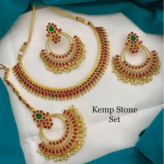 Traditional South Indian Kemp Stone Jewelry Set – Gold-Plated Necklace, Earrings & Maang Tikka for Women