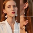 thumbnail image 4 of Pendientes colgantes de flores acrílicas de tendencia de moda Pendientes colgantes de acrílico femeninos Borla de aleación, A11, 4 of 5