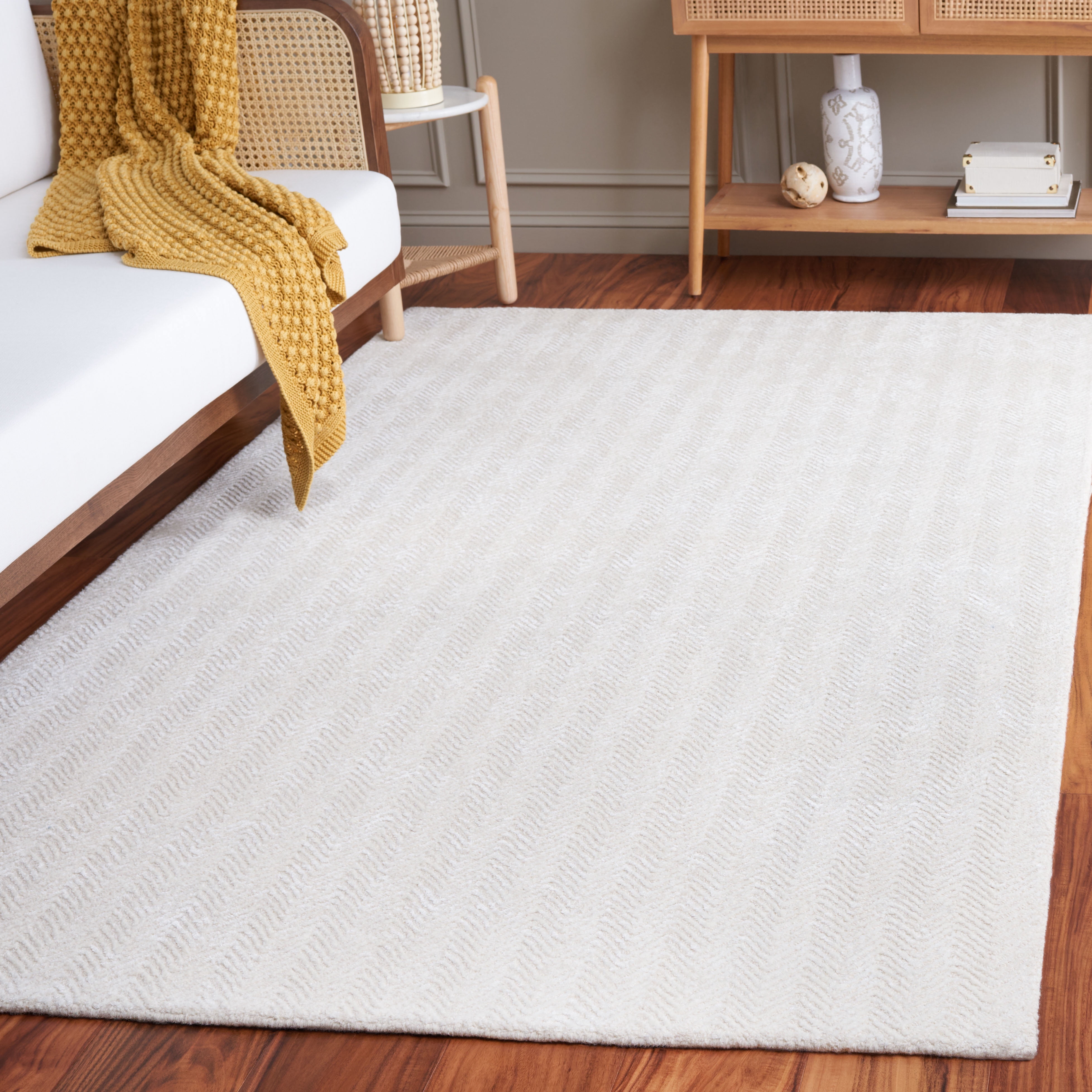 SAFAVIEH Glamour Flanagan Wavy Striped Area Rug, Ivory, 6' x 9'