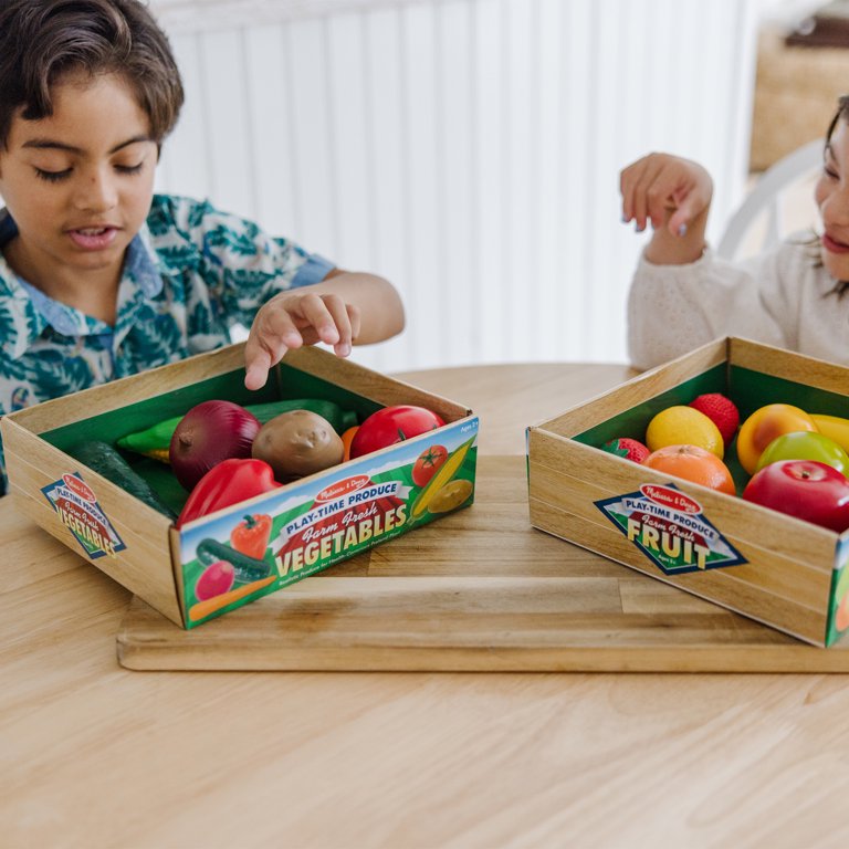 Melissa & Doug Play-Time Produce Fruit (9 pcs) and Vegetables (7