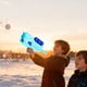 thumbnail image 5 of Lanzador de bolas de nieve elástico con garra | Disparo de bolas de nieve de doble disparo | Juegos de invierno al aire libre para niños | Juguete seguro para peleas de bolas de nieve para ni, 5 of 5