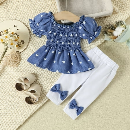 

PatPat 2pcs Baby Girl 95% Cotton Bowknot Decor Pants and Allover Love Heart Print Puff-sleeve Shirred Imitation Denim Top Set