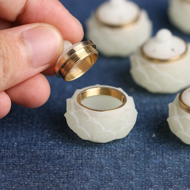 Colgante de aromaterapia para teléfono móvil con forma de loto tallado en madera de sándalo verde, llavero con difusor luminoso, colgante para bolso, joyería