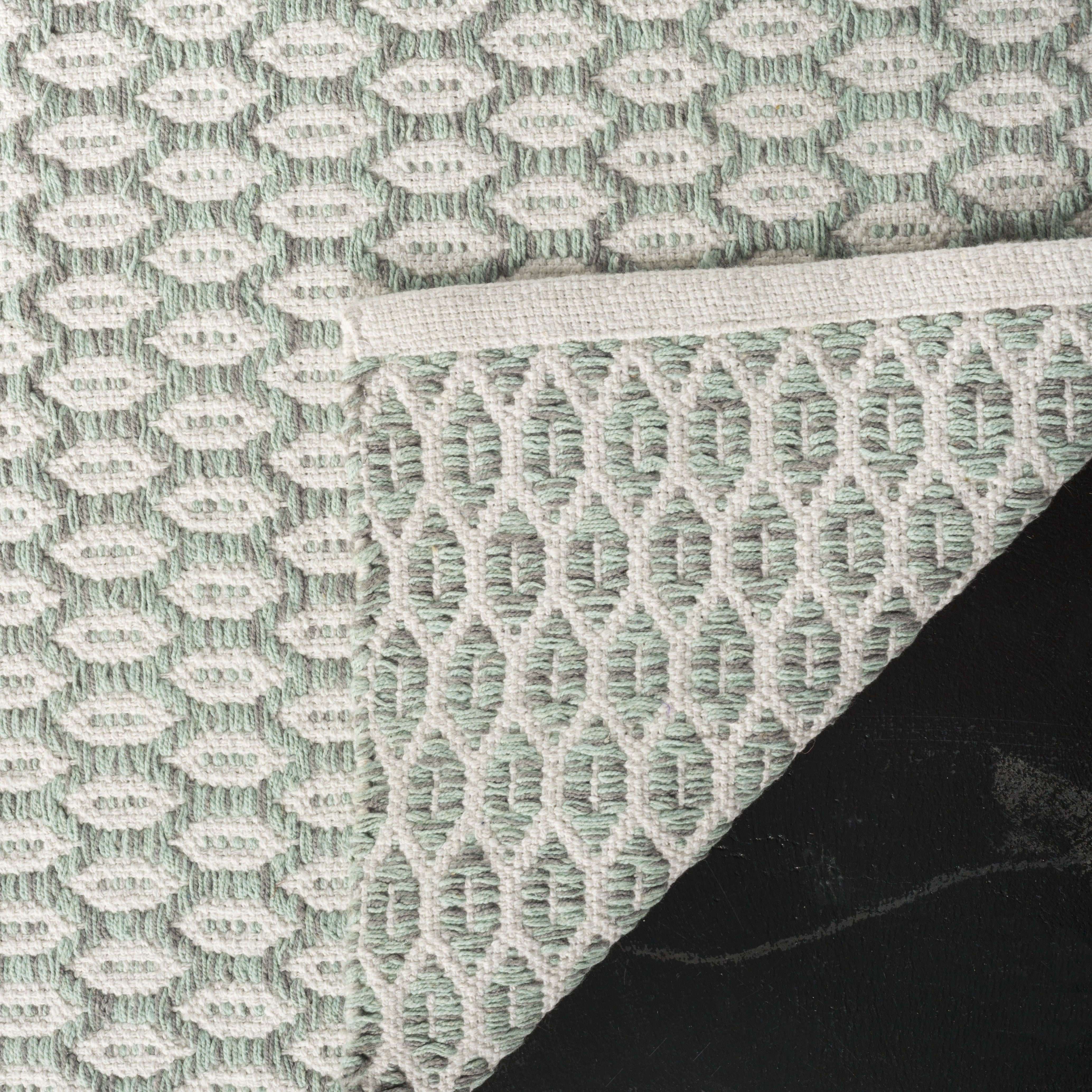 SAFAVIEH Montauk Crystal Geometric Cotton Area Rug, Light Green/Ivory, 10' x 14'