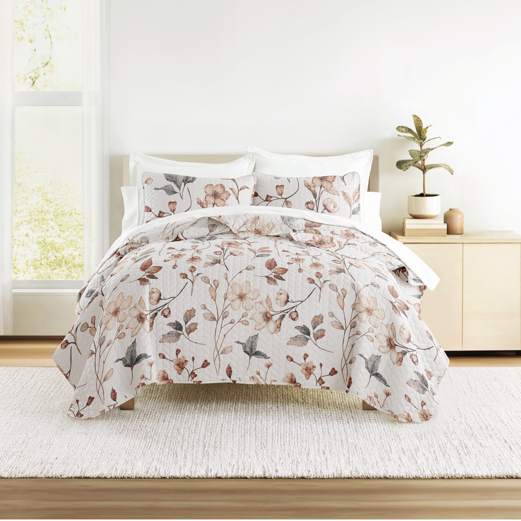 Lightweight Quilt Sets - Wrinkle Free - Coverlet Floral Patterns by Comfort Canopy
