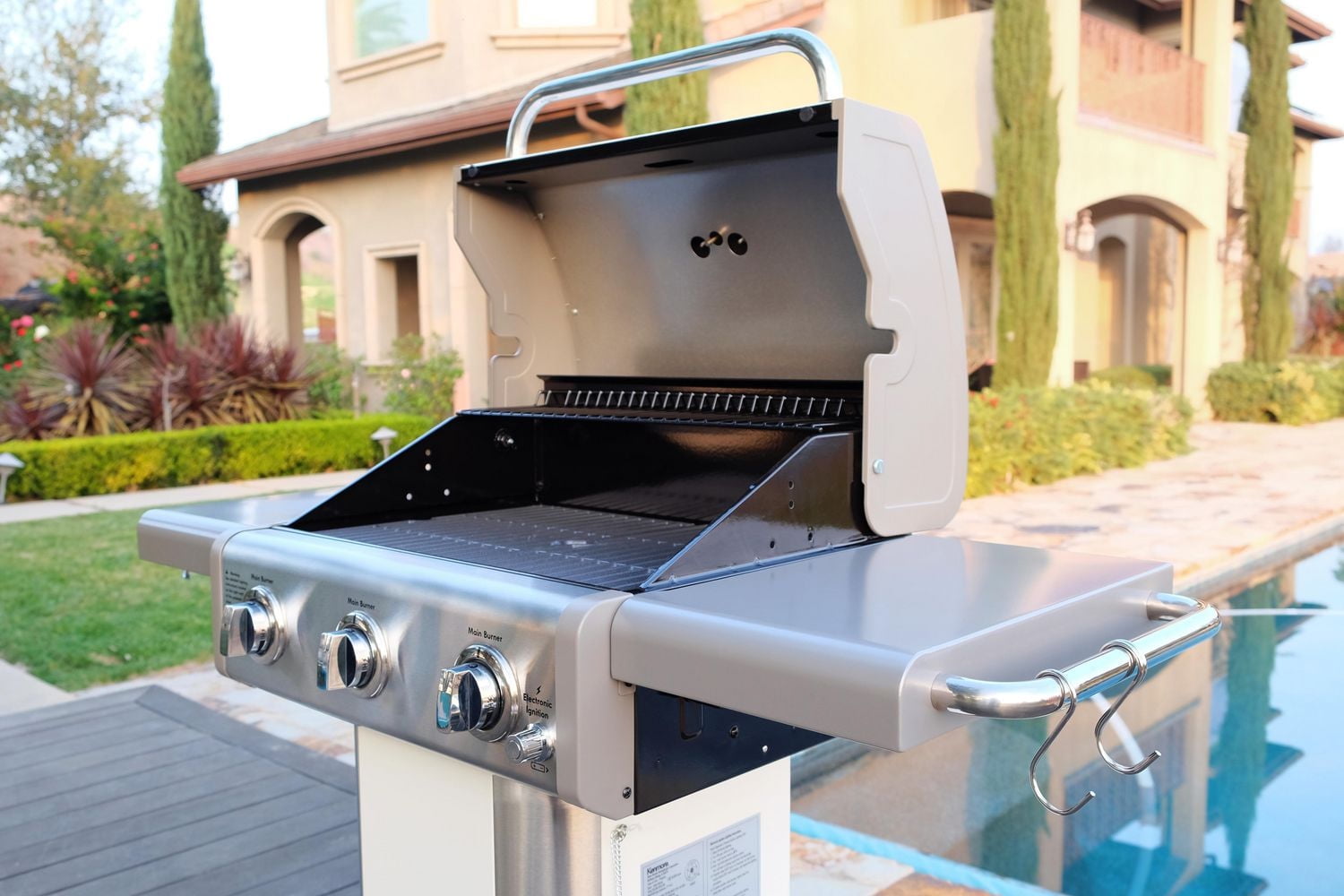 Kenmore 3 Burner Pedestal Gas Grill - Pearl