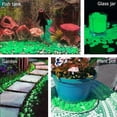 thumbnail image 4 of Guijarro luminoso, 200 piezas de guijarros decorativos de piedra luminosa verde por la noche para jardín al aire libre, caminos de acuario, habitación de niños, 4 of 5