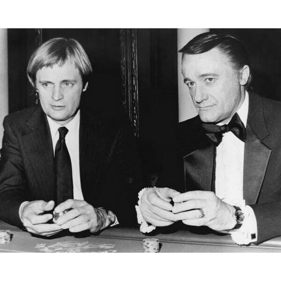 The Man From UNCLE Robert Vaughn & David McCallum play blackjack 8x10 inch photo