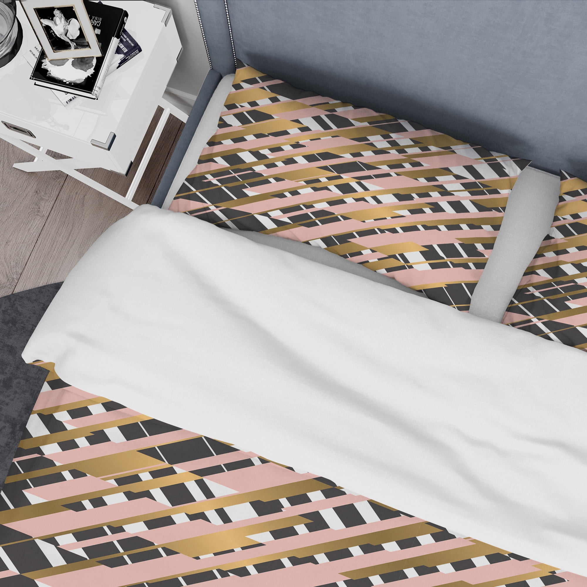 Designart 'Gold Checkered Pattern II' Mid-Century Modern Duvet Cover Set