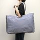 thumbnail image 1 of Bolso de playa estampado PEVA Bolso de mujer Gran capacidad para acampar (Azul), 1 of 9