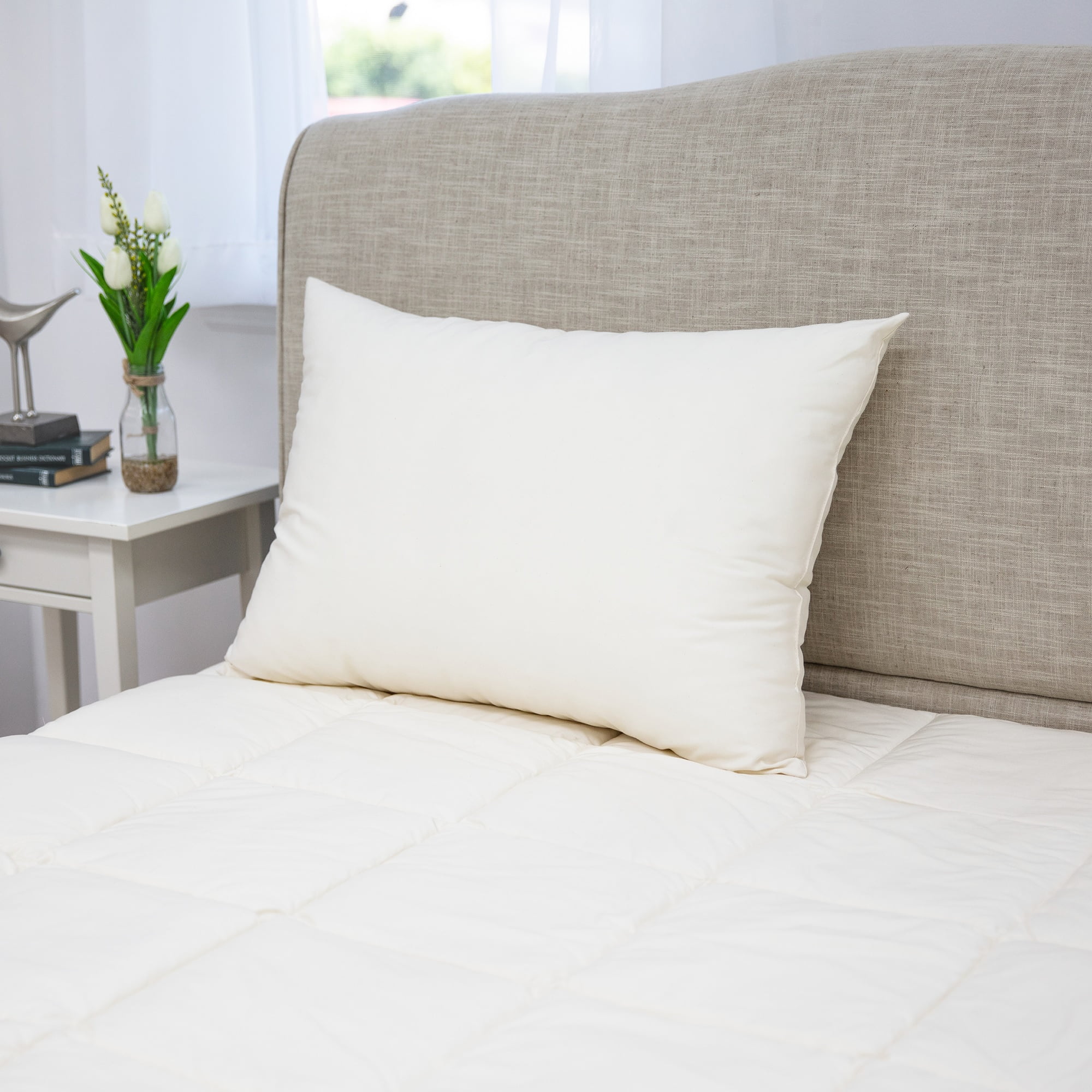 Set of 2 Standard Size 300 Thread Count Organic Cotton Fiber Polyester