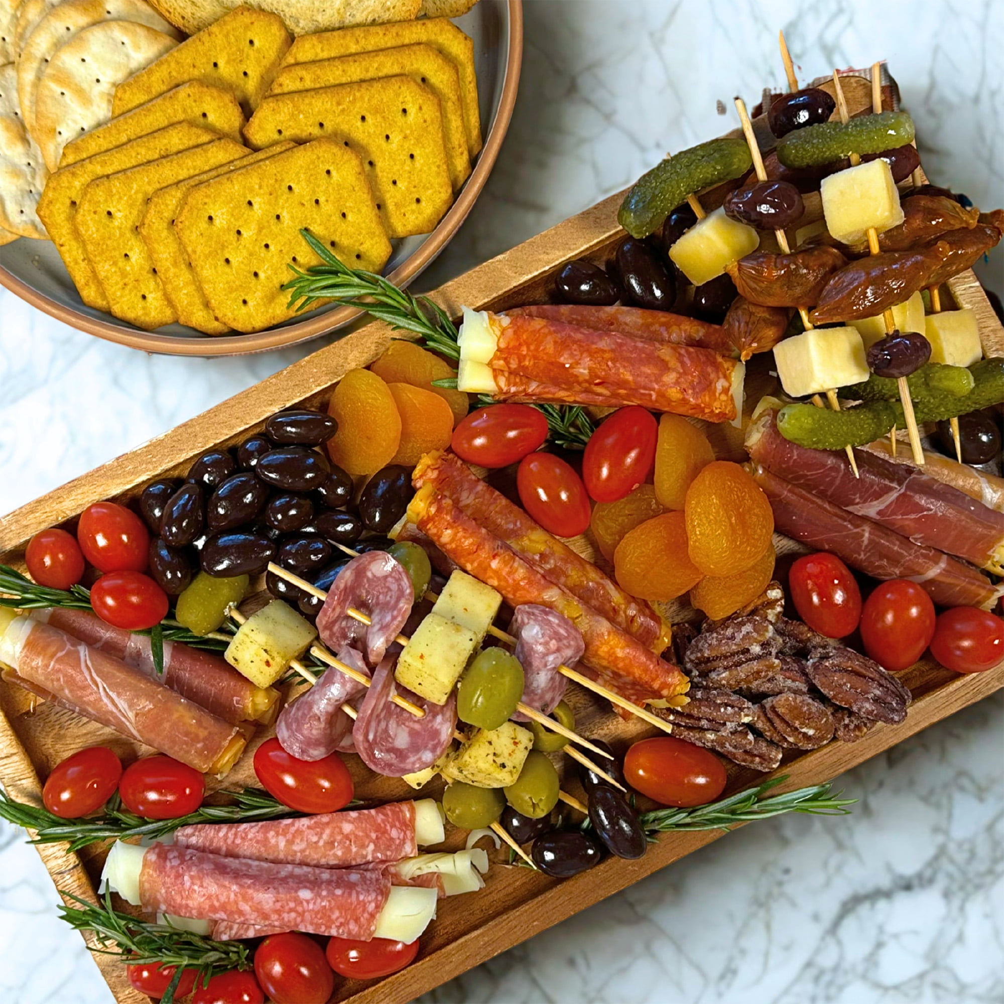 Upper Cut Dry Salami, Tuscan-Style Fontina & Green Olive Skewer, 6 Count, 2.7oz, Plastic Tray (Refrigerated)