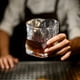 thumbnail image 5 of Vaso grande de vidrio retorcido de 250 ml, vaso de cerveza único para usar en bares domésticos, recipiente multiusos para agua, jugos y cócteles, disponible en opciones transparentes y de colores., 5 of 6