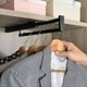thumbnail image 2 of Barra Telescópica para Ropa, Armario, Pantalones, Perchero, Colgador de Barra Transversal para Armario Extraíble Vertical Montado en la Parte Superior, 2 of 5
