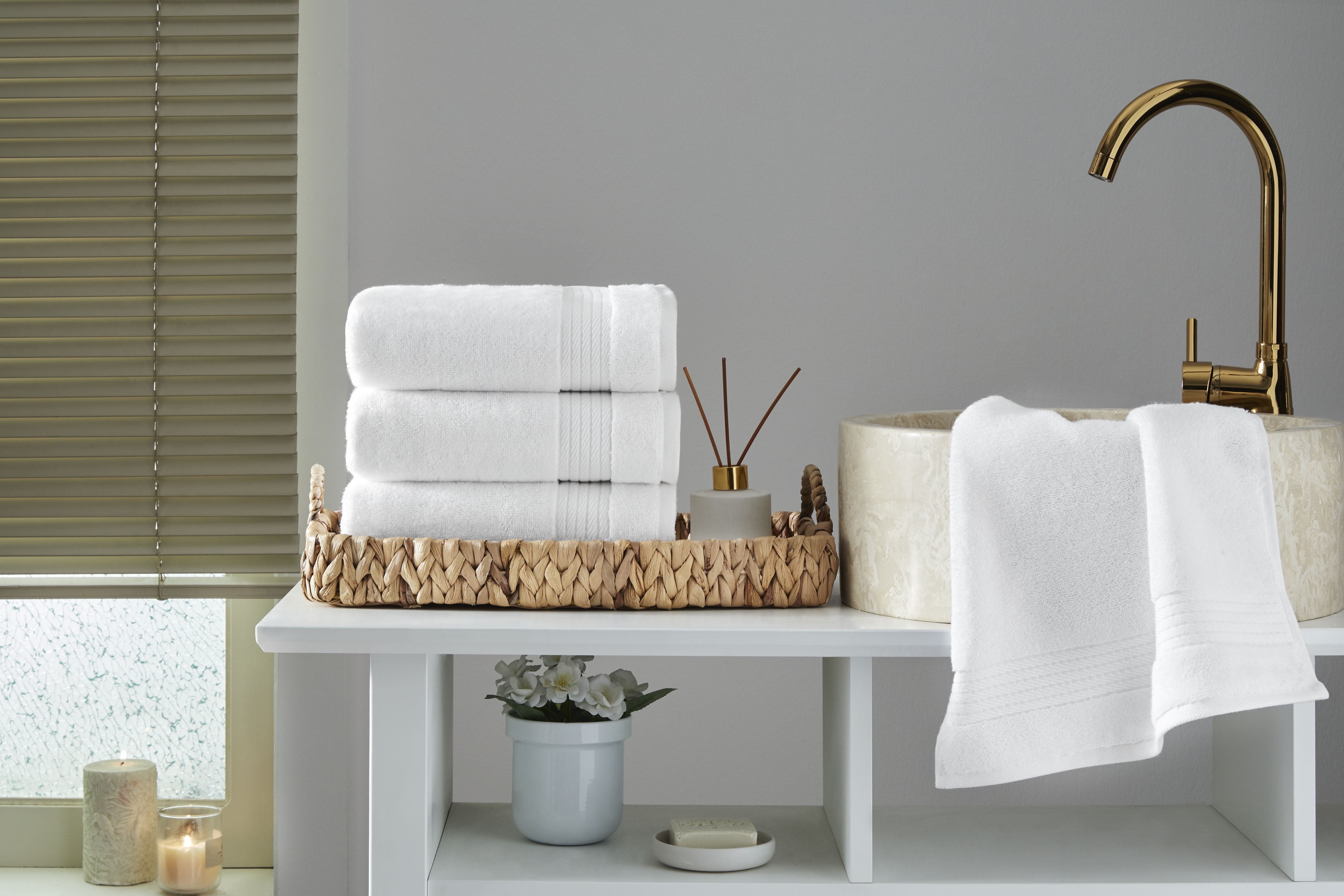 Ozdilek 4-Piece 16x30 Hand Towels  575 GSM – 100% Turkish Cotton, Luxury Soft , Quick Dry & Absorbent, Fade-Resistant, Comfortable & High-Quality Cotton Towel  (Bright White)