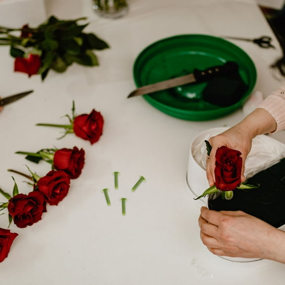 Siliaire 100 Pcs Green Plastic Flower Pole Nails for Diy Floral Arrangement and