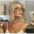 thumbnail image 2 of Gafas de Sol Laurinny Ovaladas Estilo Retro de los 90 con Montura Negra y Lentes Amarillos, 2 of 8