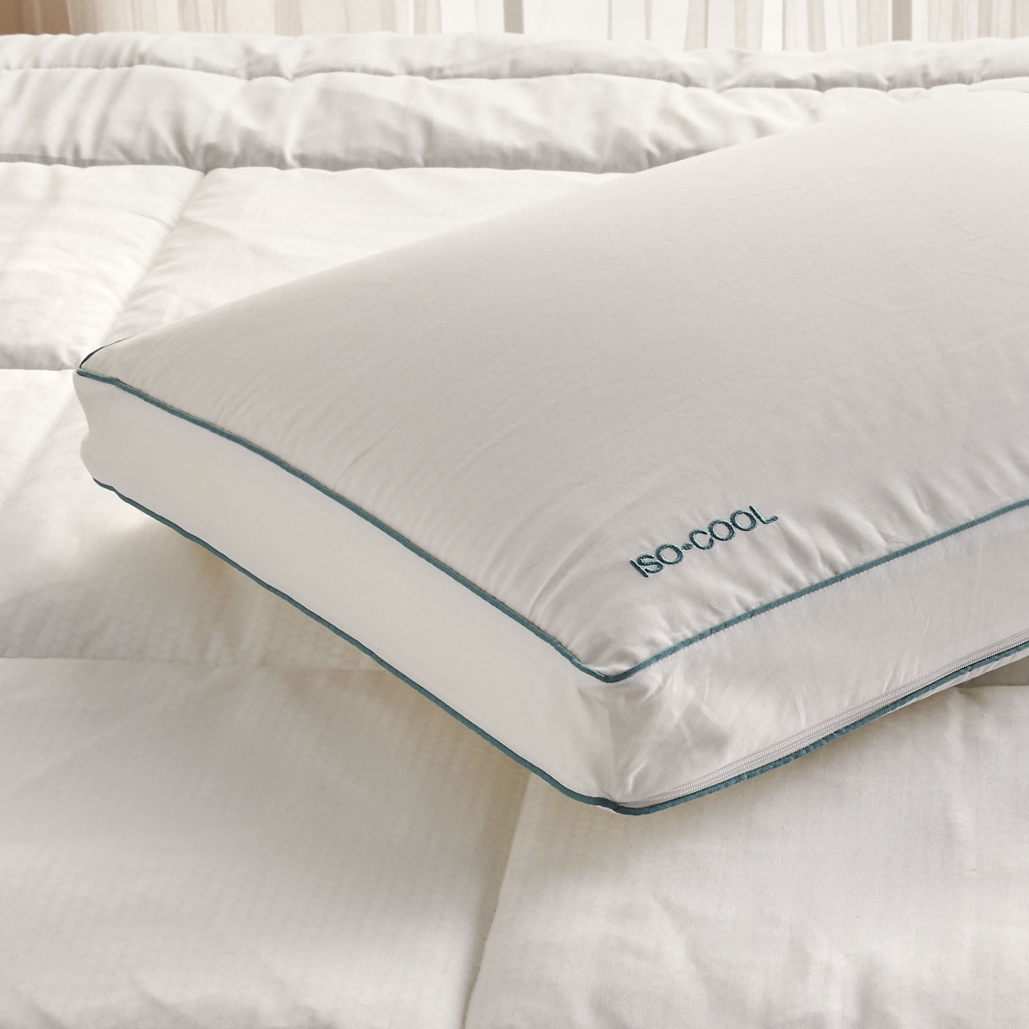 ISOCOOL Side Sleeper Pillow Featuring Serene Foam