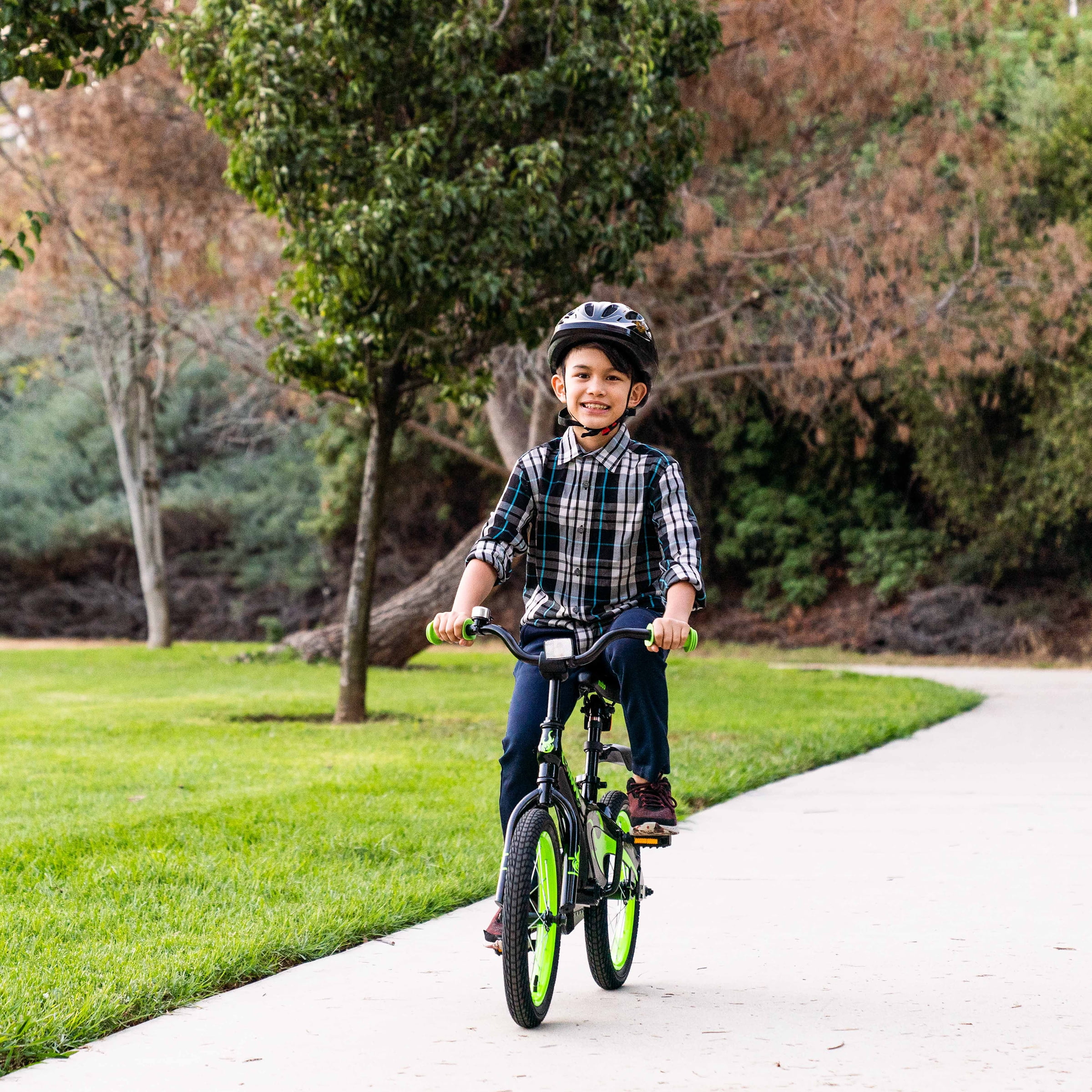Mobo Lite Bike w/Training Wheels. 16" Child Bicycle, Green