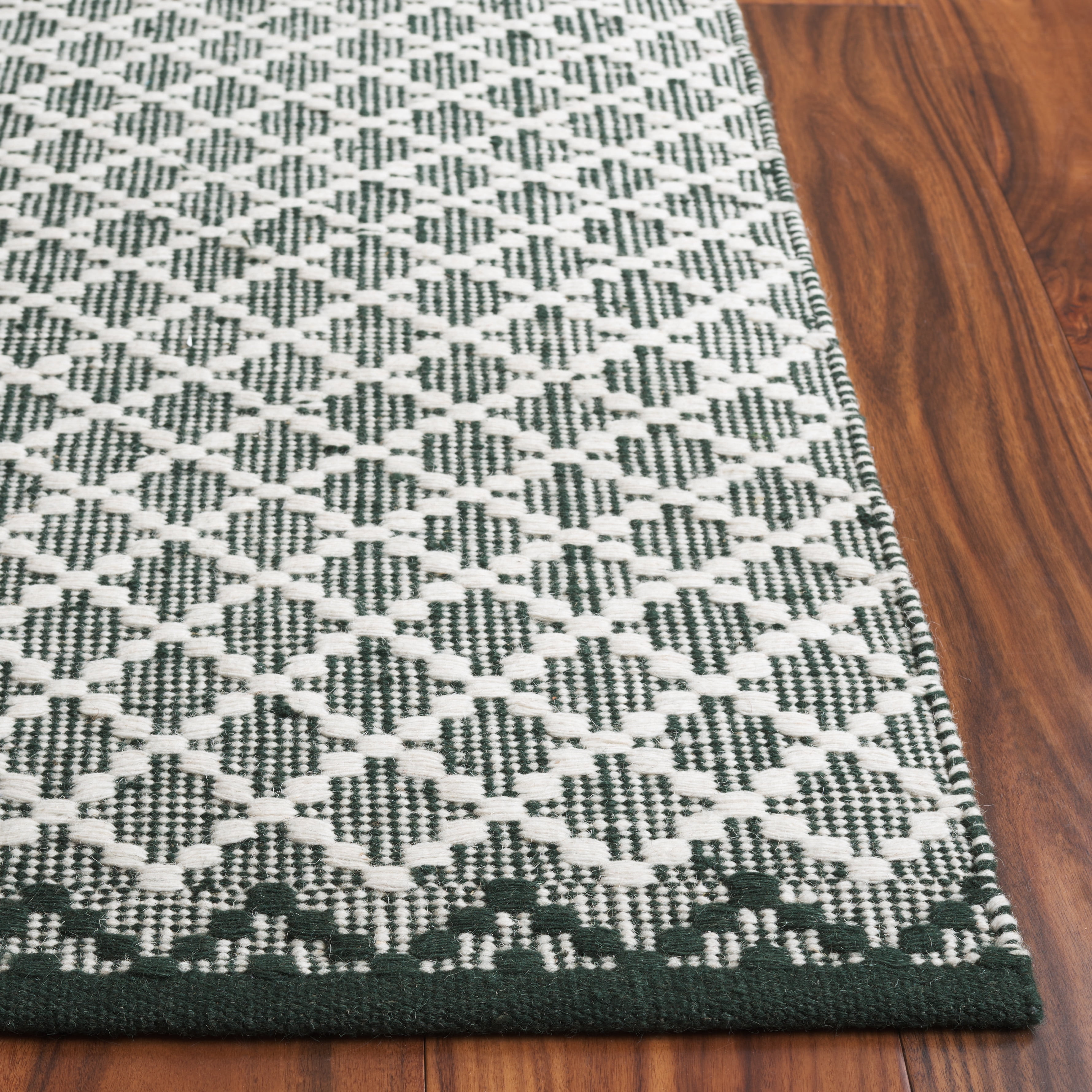 SAFAVIEH Vermont Jilliean Diamond Quatrefoil Area Rug, Green/Ivory, 4' x 6'