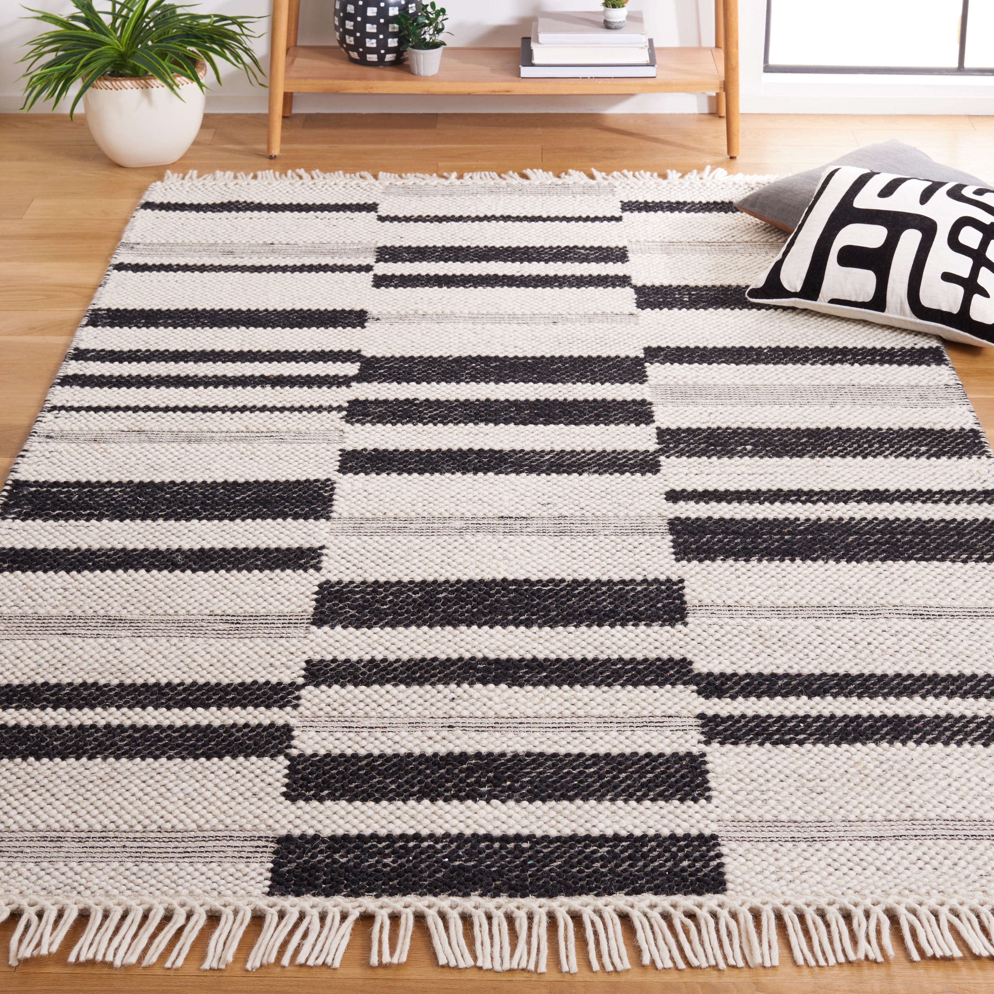 SAFAVIEH Natura Qendro Striped Area Rug, Ivory/Black, 4' x 6'