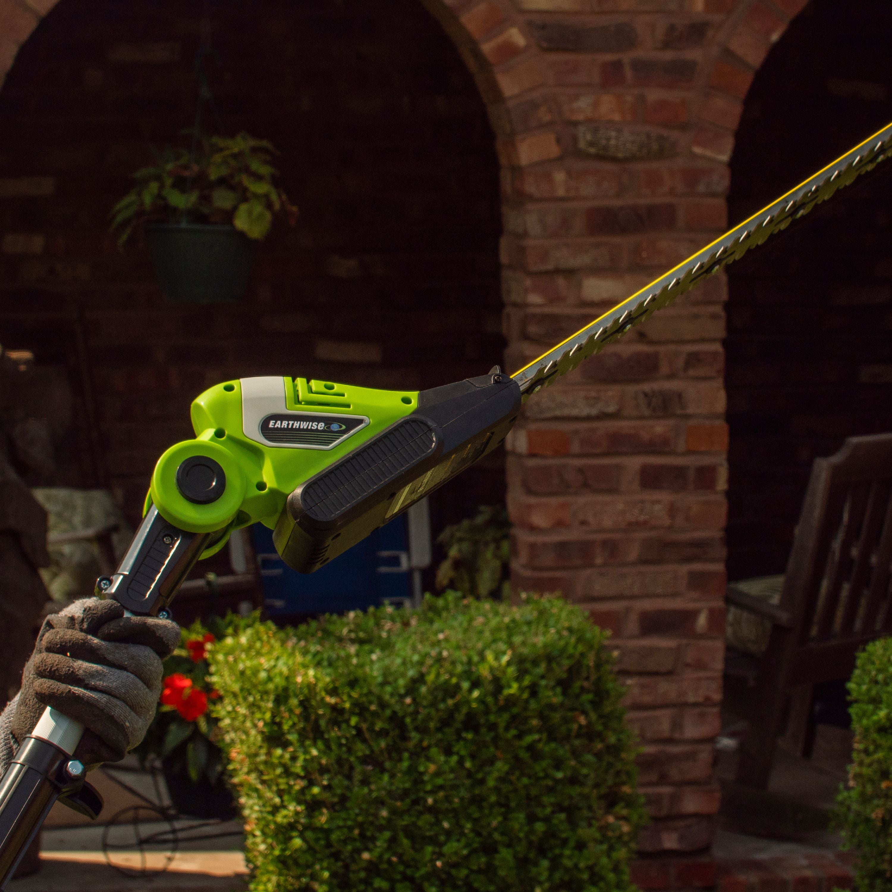 Earthwise 20V Cordless Lithium 20 Pole Hedge Trimmer