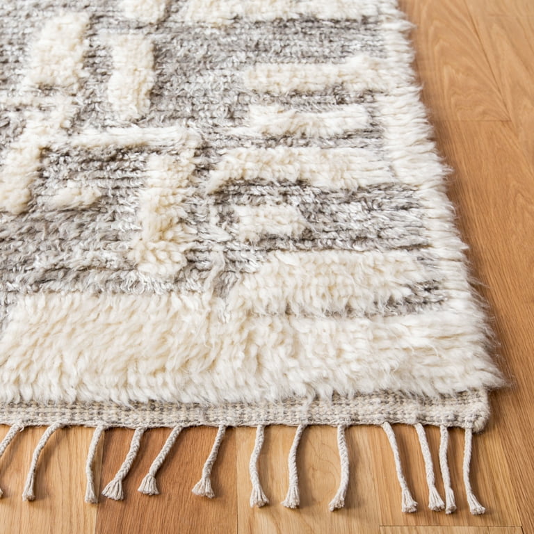 SAFAVIEH Manhattan Plaid Abstract Distressed Area Rug, Ivory/Grey
