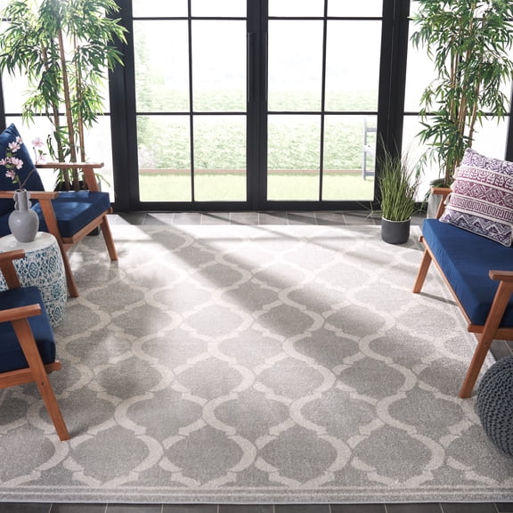 Safavieh Amherst Wendy Geometric Area Rug, Light Gray/Ivory, 7' x 7' Square