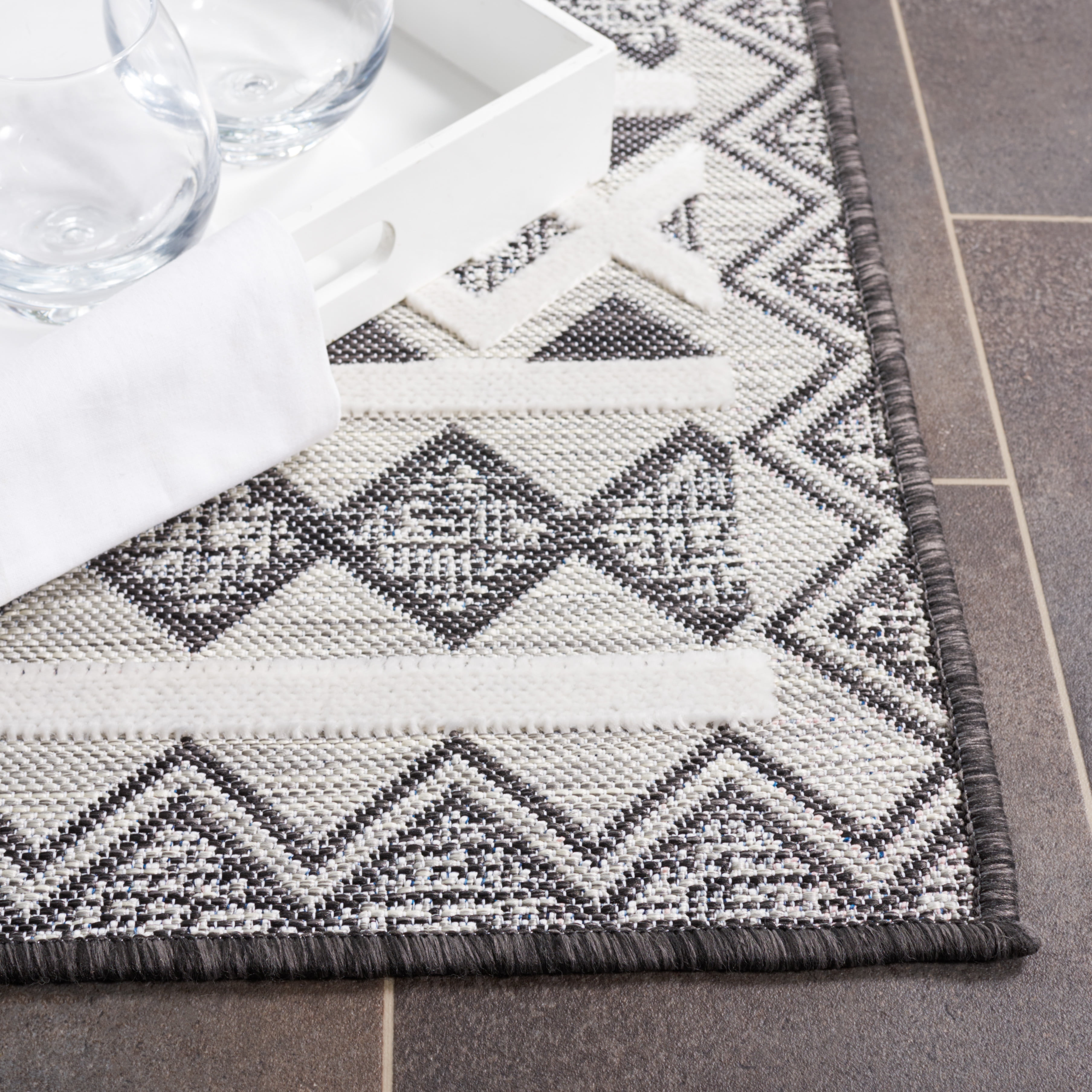 SAFAVIEH Cabana Ethan Geometric Indoor/Outdoor Area Rug, Black/Grey Ivory, 4' x 6'