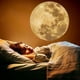 thumbnail image 2 of Luz de noche con carga USB que crea una atmósfera romántica de luna. Regalo de cumpleaños perfecto para mujeres y amantes. Proyector de luz de luna de 360°, 2 of 5