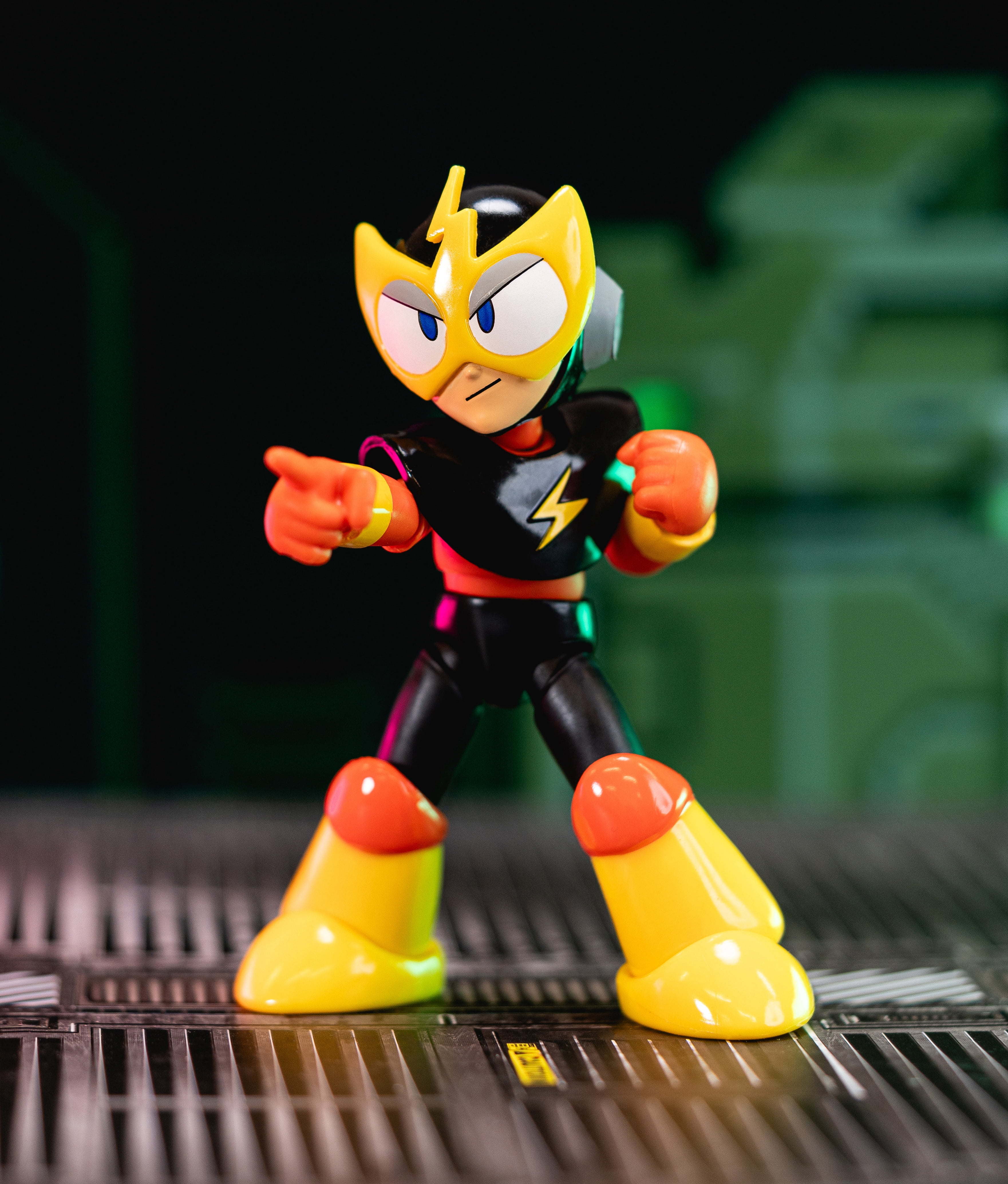 Jada Toys Mega Man 4" Elec Man 1:12 Scale Action Figure, Wave 2 15+ Points of Articulation, Alternate Hands & Head, Lightning Bolt Accessory