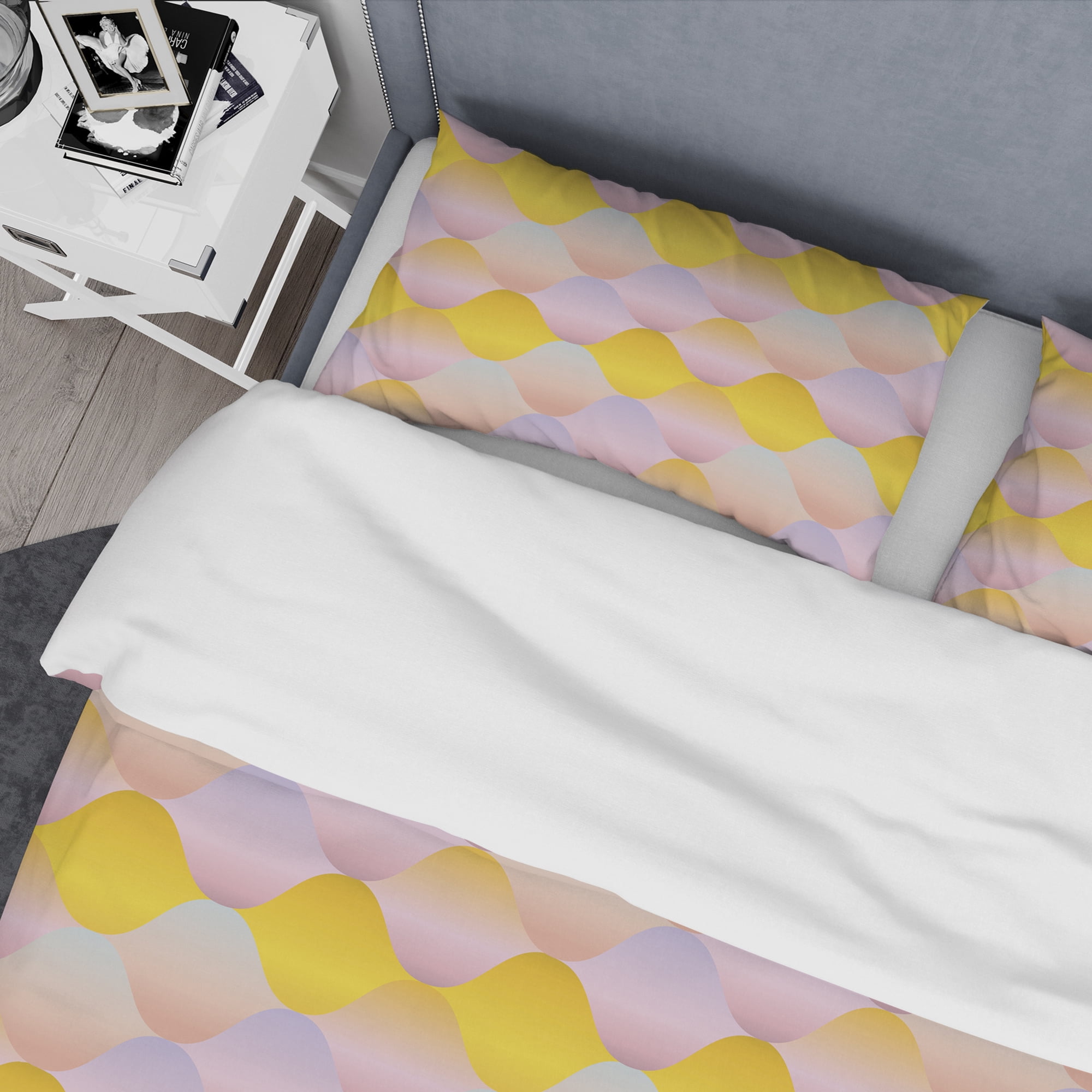 Designart 'Golden Geometrical Diamond Pattern II' Mid-Century Modern Duvet Cover Set