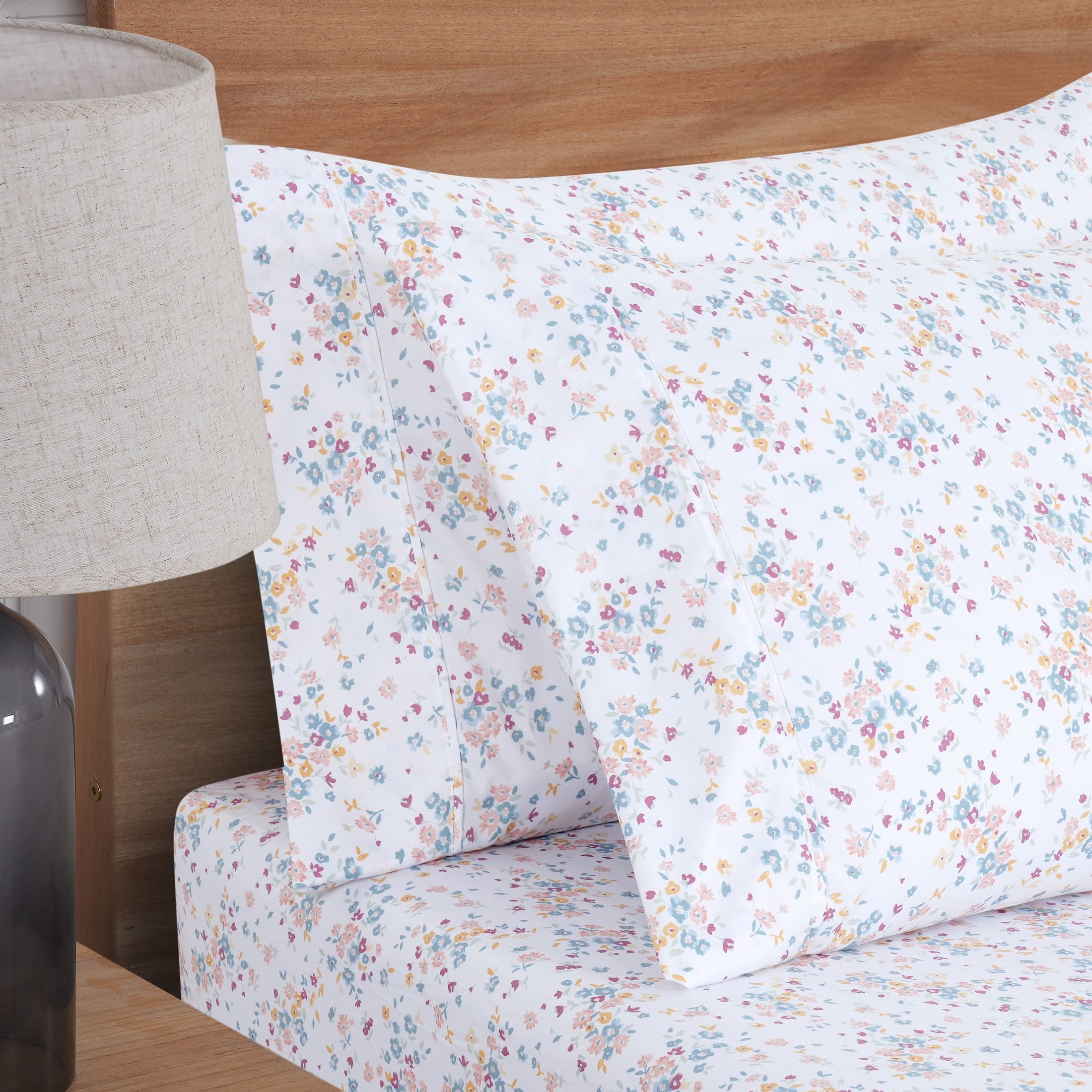Mainstays Super Soft Brushed Microfiber Pillowcase Set, White Floral, King, 2 Piece
