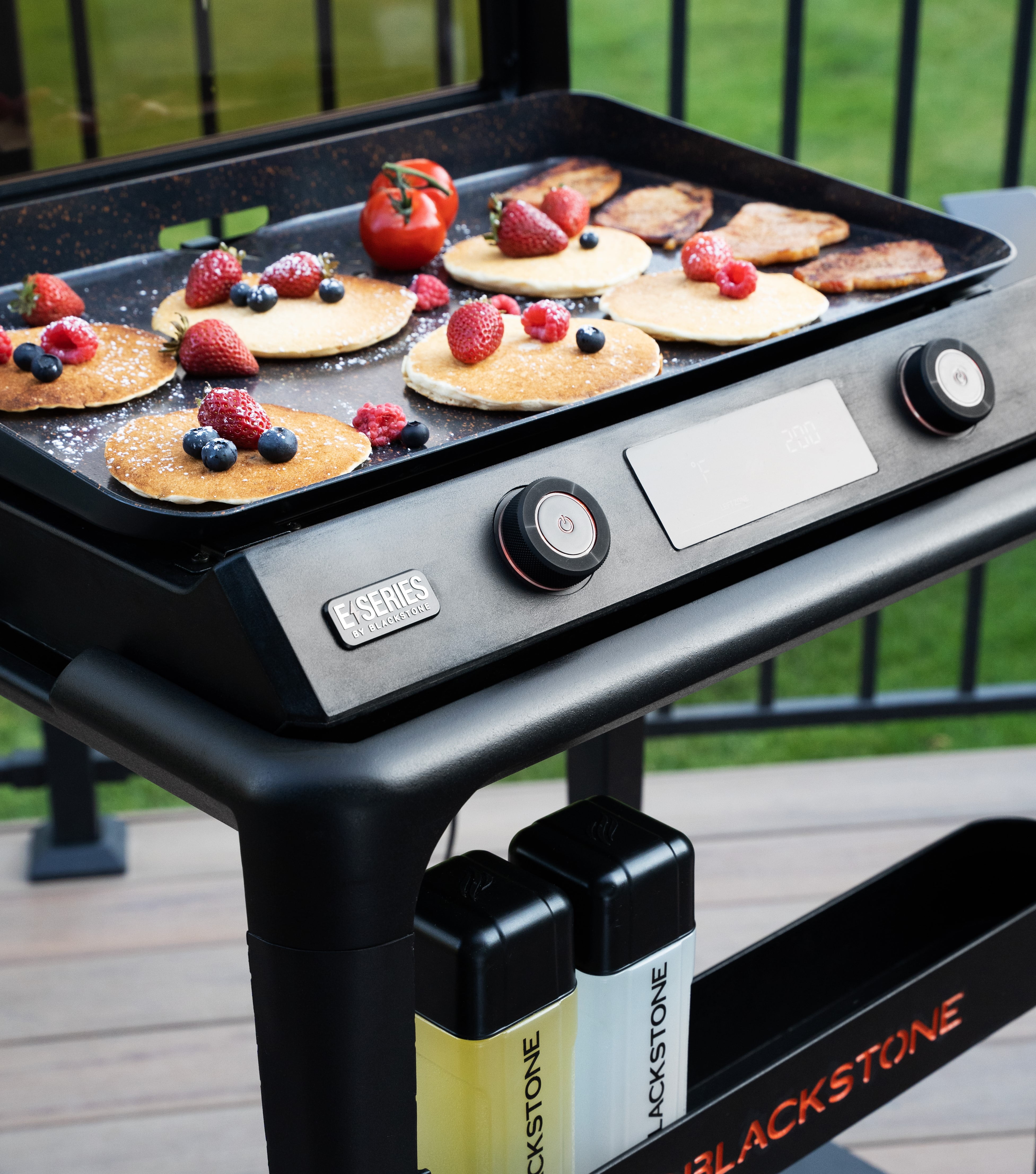 Blackstone ESeries 22" Electric Tabletop Griddle with Prep Cart, 1