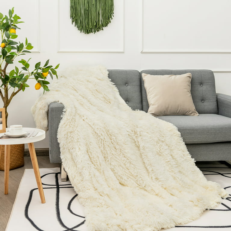 Costway Luxury Plush Faux Fur Throw Blanket Soft Warm Fluffy Bed
