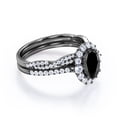 thumbnail image 3 of JeenMata Conjunto de Halo Diamante Negro y Moissanita en Forma de Huevo de 1,5 Quilates Creados en Laboratorio; Conjunto Nupcial Cruzado con Pavé; Baño de Oro Negro de 18 K sobre Plata, 3 of 6