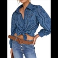 thumbnail image 1 of Blusa de Mujer con Mangas Largas Abullonadas, Cuello en V, Botones, Encaje Calado y Bordado Azul Gris L, 1 of 10