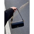 thumbnail image 3 of Bolso de hombro para mujer con cierre de poliéster, moderno y elegante bolso de mano con forma de almohada para prepucio, caja de moda urbana de primavera y verano, 3 of 5